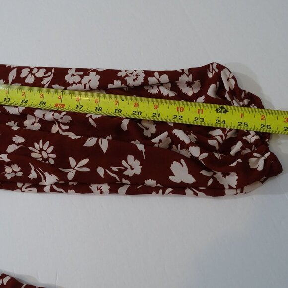 Dokotoo Women Red Floral Dress Size M Long Sleeve Low V-Neck Smocked Waist - Picture 12 of 13